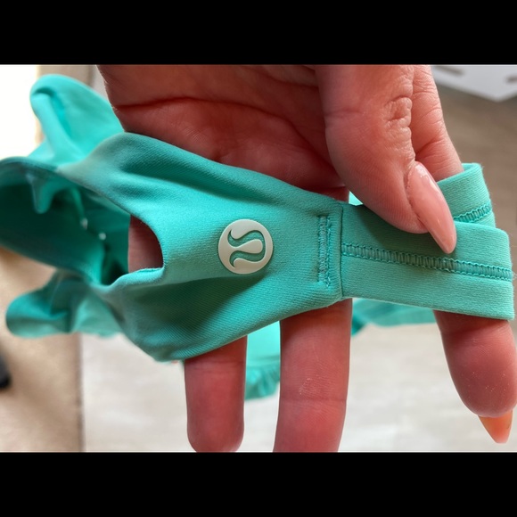 Lululemon Tank top with built in bra - Picture 4 of 4